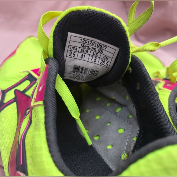 Brooks PR Series Neon Green and Pink Mid Distance Running Spikes - 9.5 - Picture 14 of 14